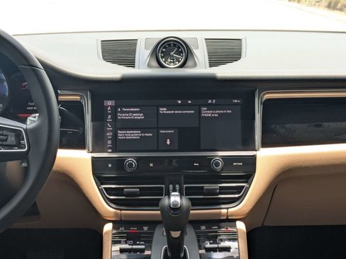Used 2025 Porsche Macan AWD/4WD image 18
