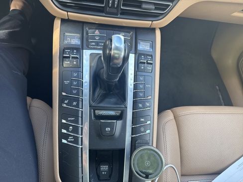 Used 2021 Porsche Macan Base image 26