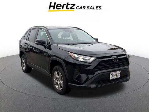 Used 2025 Toyota RAV4 XLE image 1