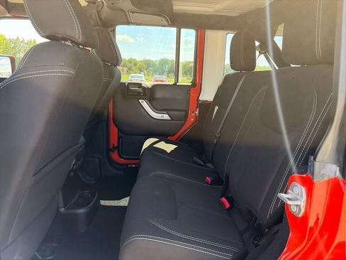 Used 2015 Jeep Wrangler Unlimited Sahara w/ Connectivity Group AWD/4WD image 28