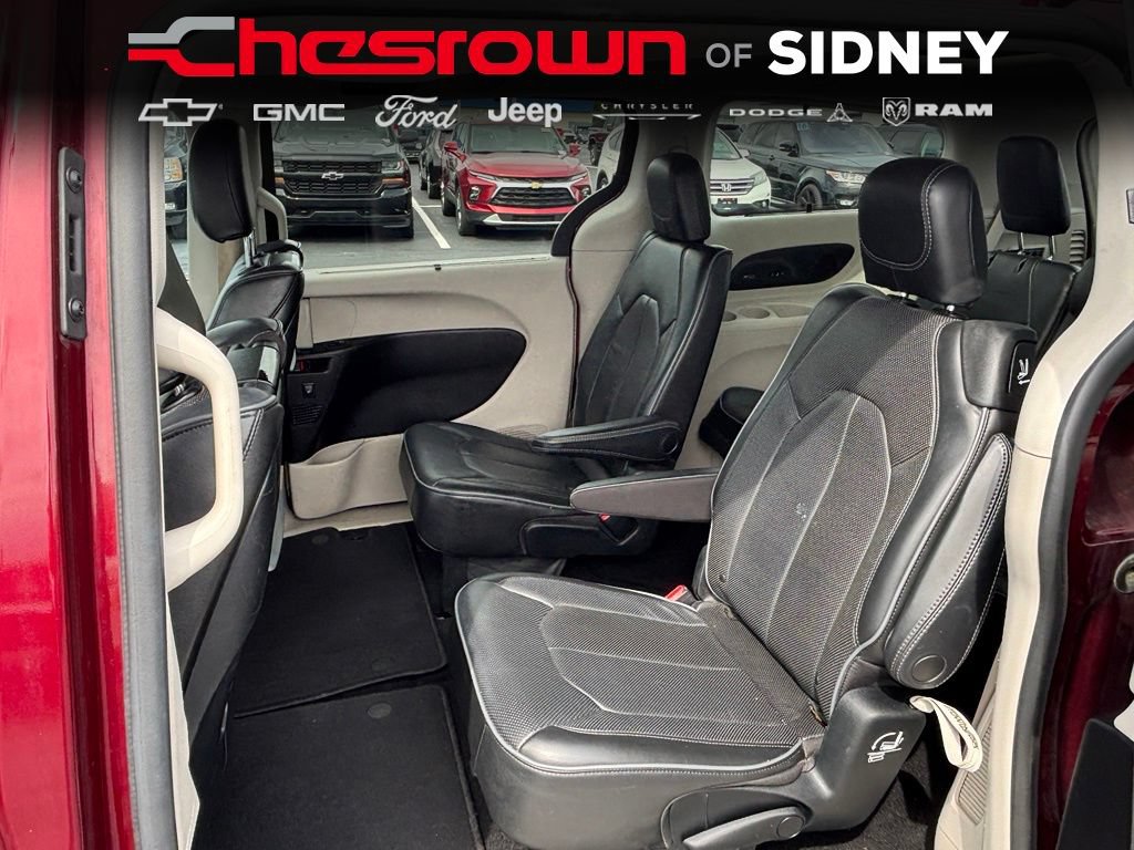 Used 2017 Chrysler Pacifica Limited w/ UConnect Theater Package FWD image 27