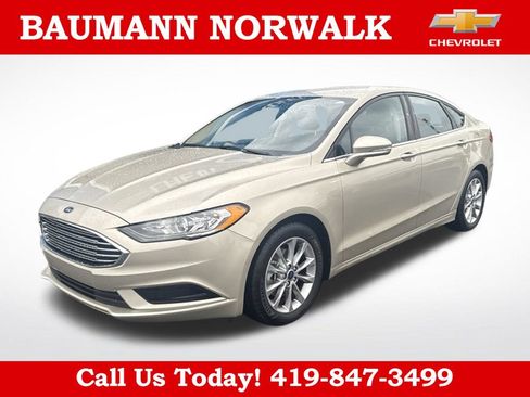 Used 2017 Ford Fusion SE w/ Fusion SE Technology Package FWD image 1