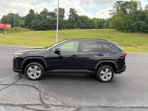 Used 2023 Toyota RAV4 XLE AWD/4WD image 5