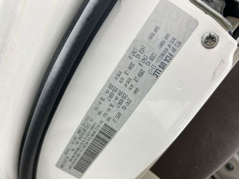 Used 2018 Chrysler Pacifica Touring-L FWD image 27