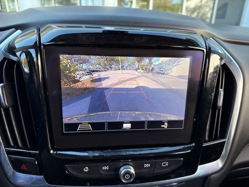 Used 2020 Chevrolet Traverse LT image 28