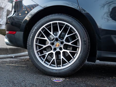 Used 2018 Porsche Macan Sport Edition image 11