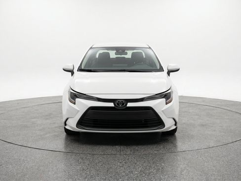 Used 2025 Toyota Corolla LE FWD image 2