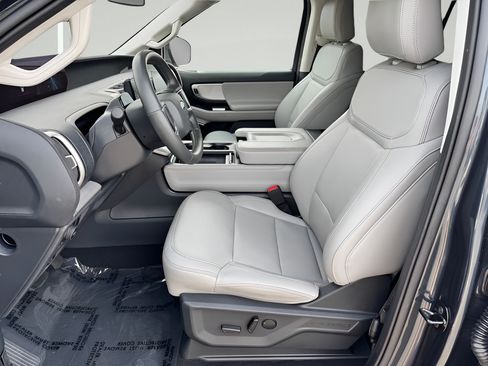Used 2025 Ford Expedition Active AWD/4WD image 10