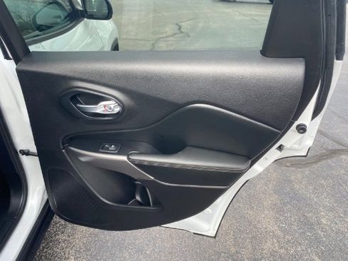 Used 2021 Jeep Cherokee Latitude image 14