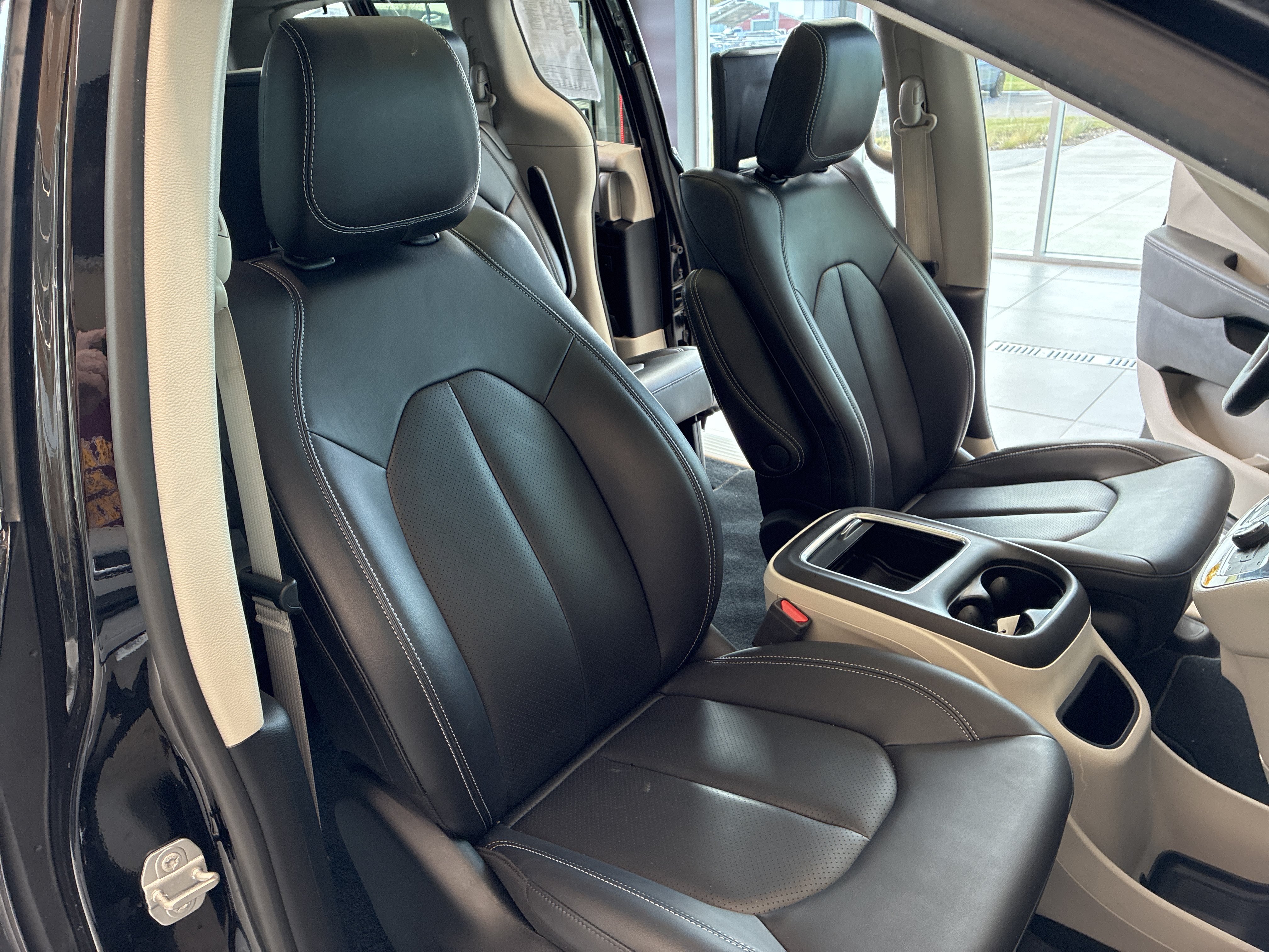 Certified 2024 Chrysler Pacifica Touring-L w/ Uconnect Theater Family Group AWD/4WD image 20