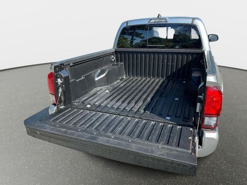 Used 2022 Toyota Tacoma SR5 w/ Technology Package RWD image 11
