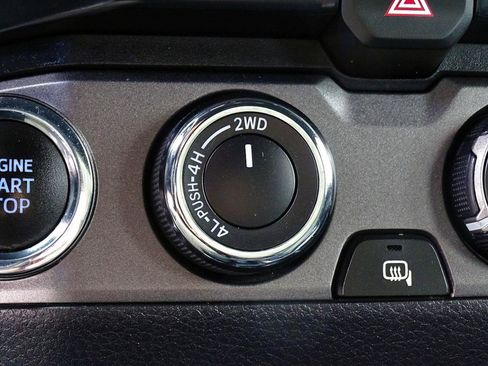 Used 2020 Toyota Tacoma TRD Sport w/ Technology Package AWD/4WD image 45