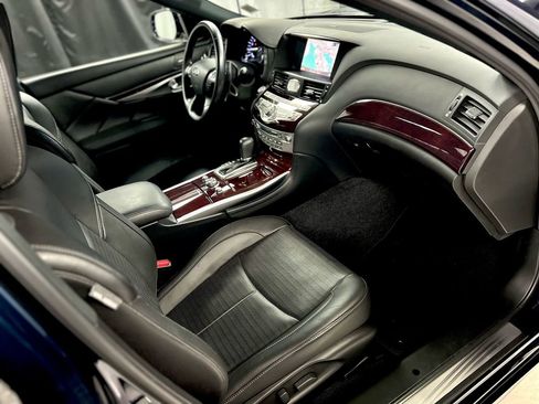 Used 2019 INFINITI Q70 Luxe image 23