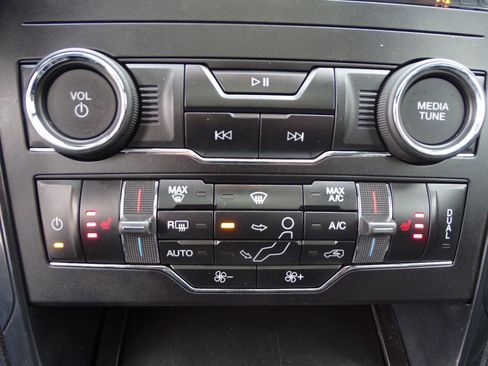 Used 2019 Ford Explorer XLT w/ Equipment Group 202A image 33