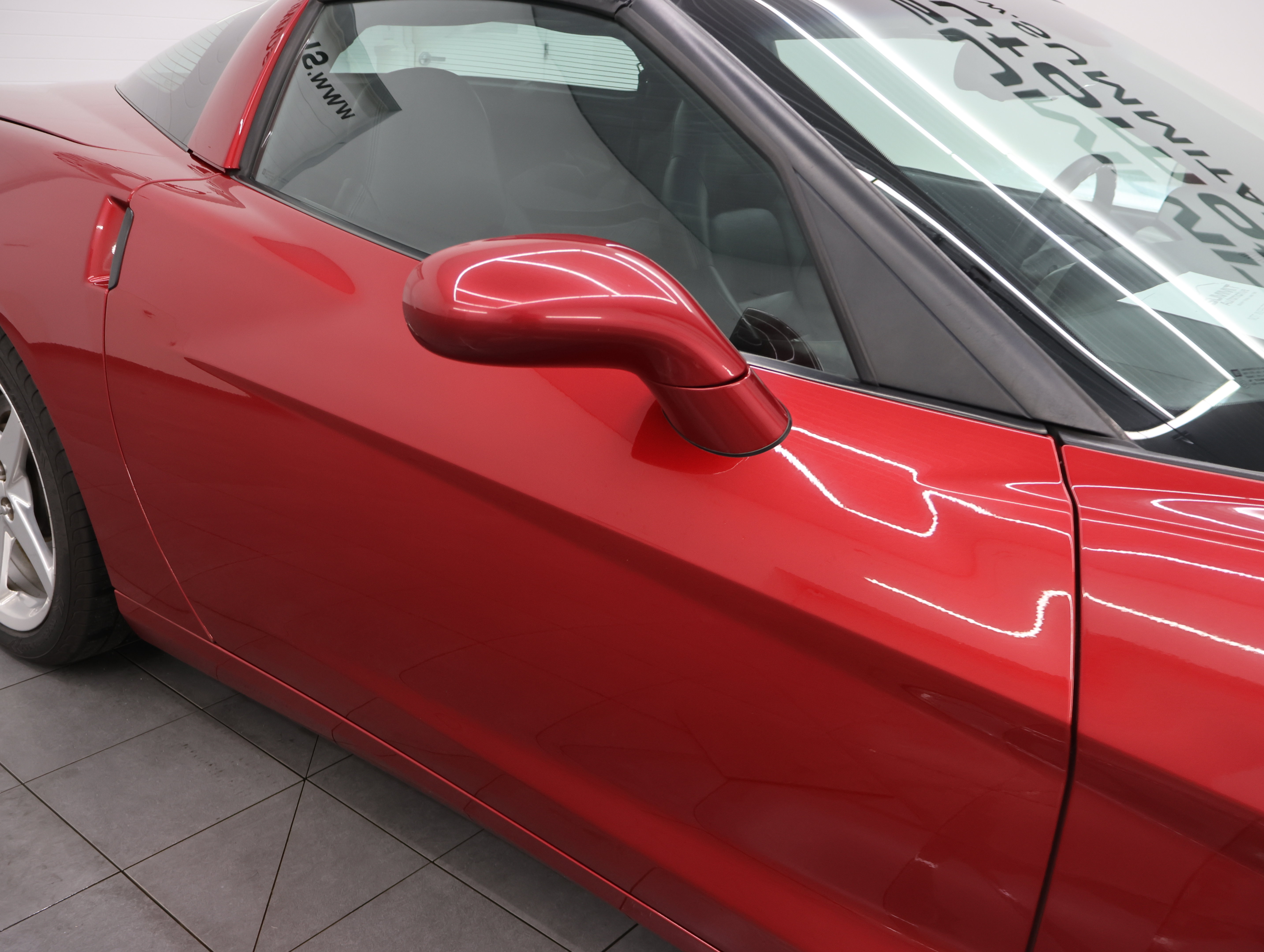 Used 2005 Chevrolet Corvette Coupe w/ Preferred Equipment Group RWD image 16