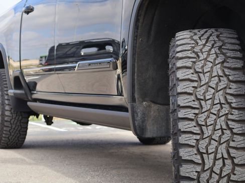 Used 2024 Chevrolet Silverado 2500 High Country w/ High Country Premium Package image 11