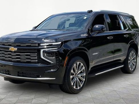 Used 2025 Chevrolet Tahoe High Country AWD/4WD image 3