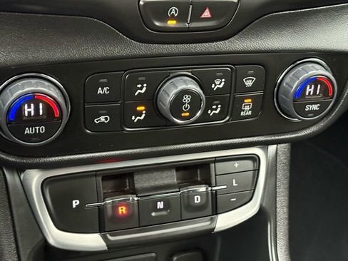 Used 2023 GMC Terrain SLE w/ Driver Convenience Package image 14