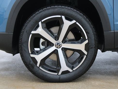 New 2026 Volkswagen Taos SEL AWD/4WD image 22
