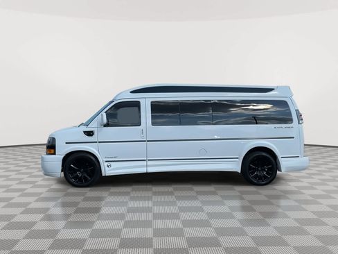 Used 2019 GMC Savana 2500 Extended w/ Enhanced Convenience Package image 5