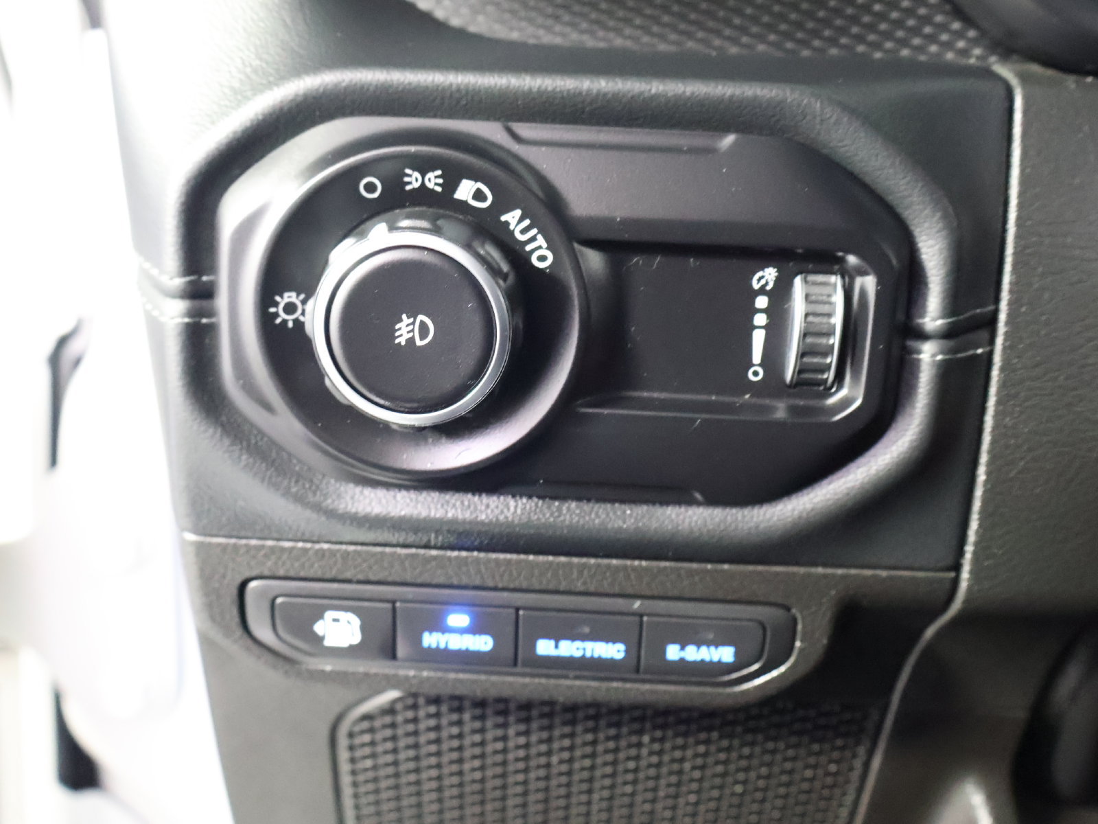 Used 2024 Jeep Wrangler Unlimited Rubicon 4xe w/ Capability Package AWD/4WD image 30
