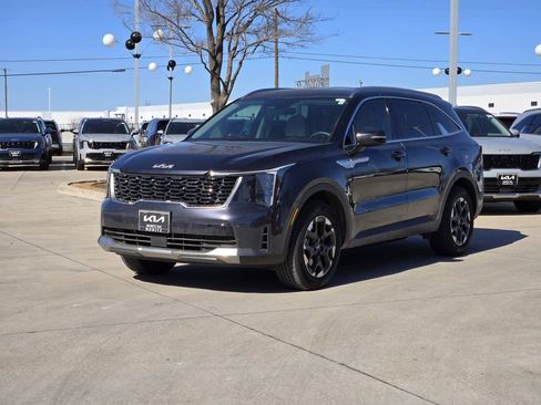 New 2025 Kia Sorento S FWD image 2
