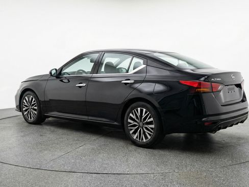 Used 2025 Nissan Altima 2.5 SV image 6