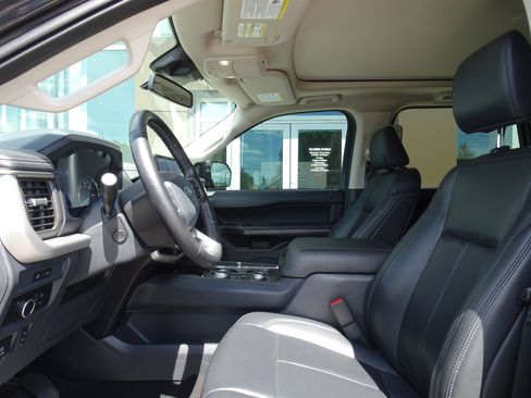 Used 2024 Ford Expedition Max XLT AWD/4WD image 5