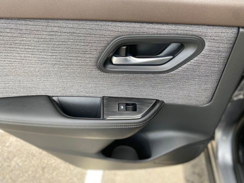 Used 2021 Nissan Rogue SV AWD/4WD image 17