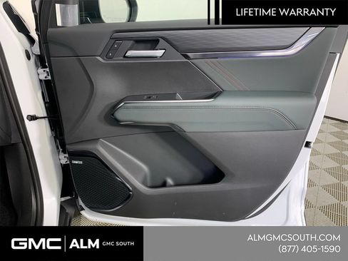 New 2026 GMC Acadia AT4 w/ Luxury Package AWD/4WD image 29