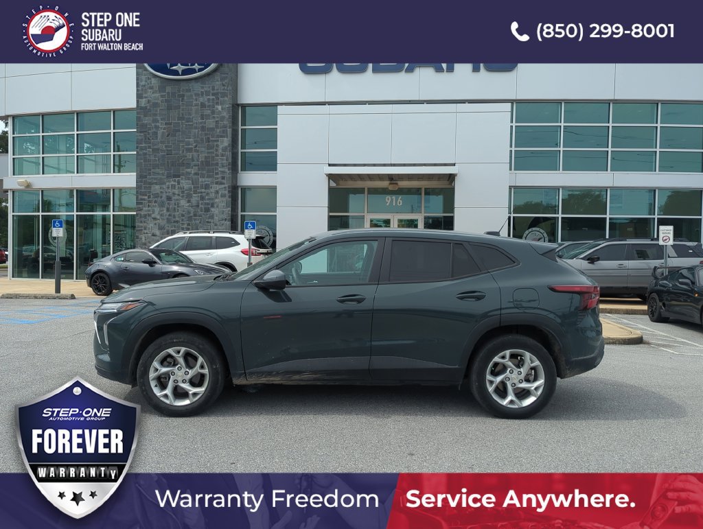 Used 2025 Chevrolet Trax LS w/ LS Convenience Package FWD image 2