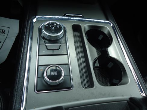 Used 2020 Ford Expedition XLT w/ Equipment Group 202A AWD/4WD image 21