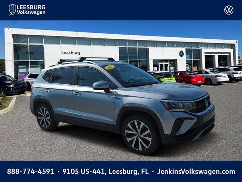 Used 2022 Volkswagen Taos SE image 1