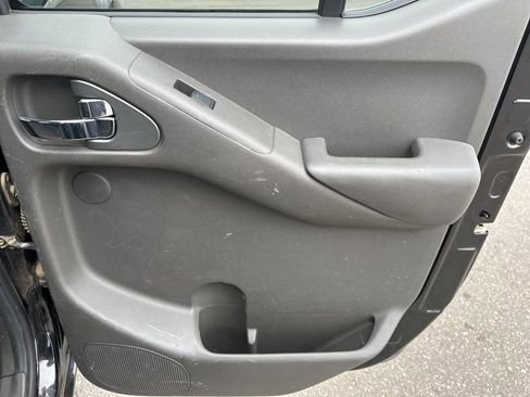 Used 2012 Nissan Frontier PRO-4X image 24