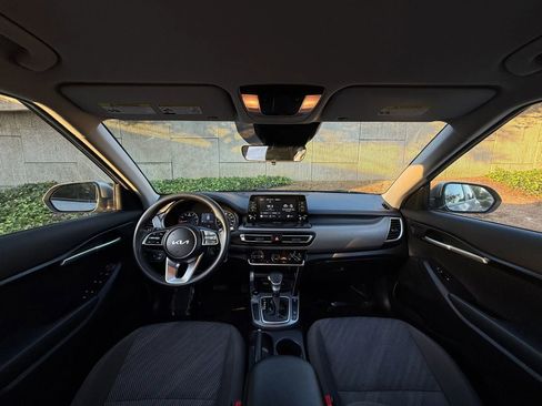 Used 2022 Kia Seltos LX image 19