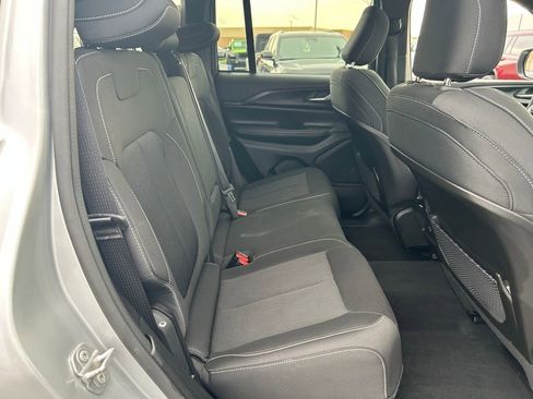 Used 2024 Jeep Grand Cherokee Laredo X image 25