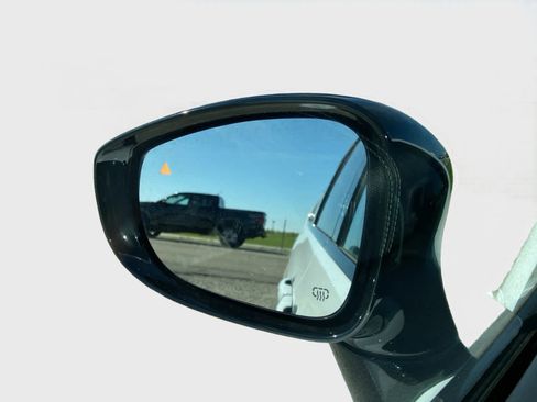 Used 2025 Chrysler Pacifica Limited FWD image 40