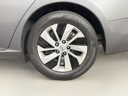 Used 2024 Nissan Altima 2.5 S FWD image 29