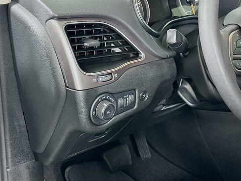 Used 2021 Jeep Cherokee Latitude Lux w/ Comfort/Convenience Group FWD image 10