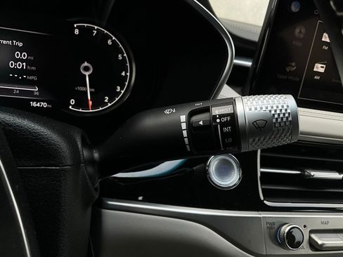 Used 2025 Genesis G70 2.5T image 39