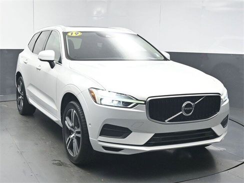 Used 2019 Volvo XC60 T5 Momentum w/ Premium Package image 2