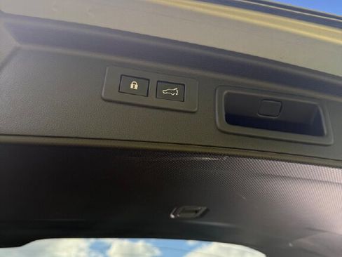 Used 2020 Subaru Forester Limited image 16