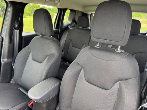 Used 2023 Jeep Renegade Latitude AWD/4WD image 11