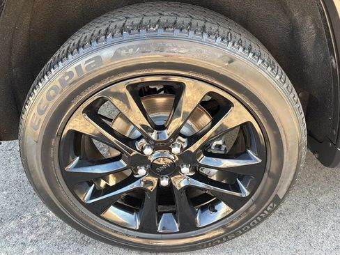 Used 2018 Jeep Grand Cherokee Altitude RWD image 27