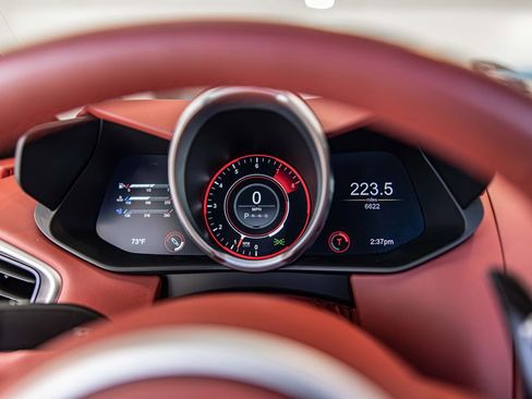 Used 2023 Aston Martin V8 Vantage Coupe image 22