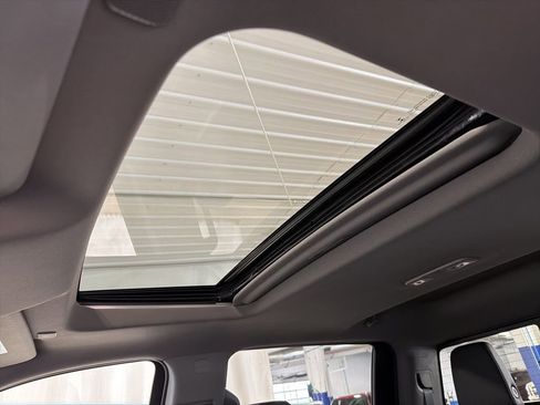 Certified 2022 Chevrolet Silverado 1500 LTZ w/ LTZ Premium Package AWD/4WD image 26