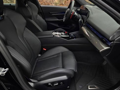 Used 2025 BMW M5 w/ Carbon Package image 19