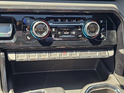 Used 2025 GMC Sierra 1500 AT4 w/ AT4 Preferred Package AWD/4WD image 33