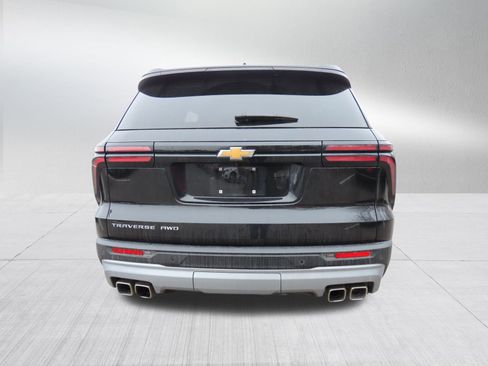 Used 2025 Chevrolet Traverse LT image 6