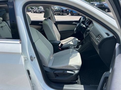 Used 2019 Volkswagen Tiguan SE FWD image 32